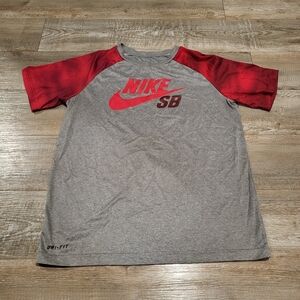 Nike SB Dri Fit Tee Shirt Raglan Sleeved Size Large Grey Red